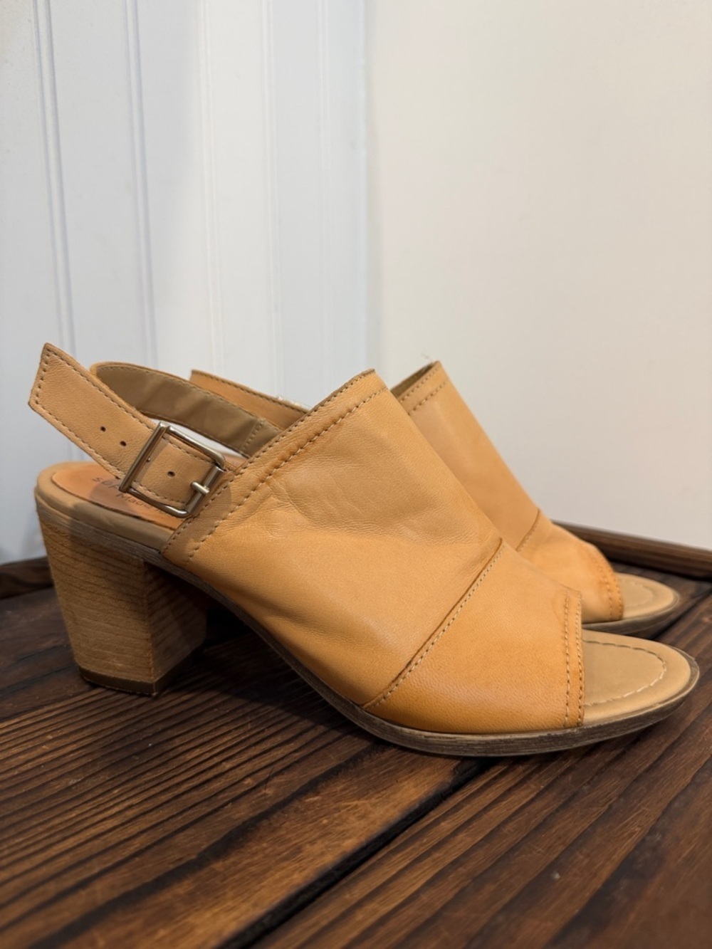 Women’s Sophia Milano Italy Tan Leather Open-Toe Block Heel Sandals